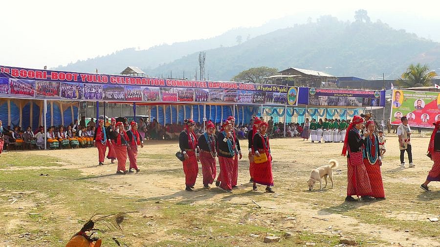 Frauen des Nyishi-Stammes auf dem Boori Boot-Festes - Indien - Nordosten - Land und Leute