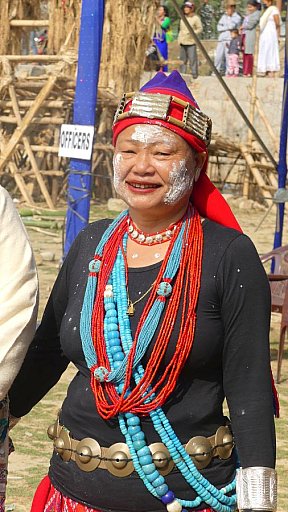 Nyishi-Frau auf dem Boori Boot-Fest - Indien - Nordosten - Land und Leute
