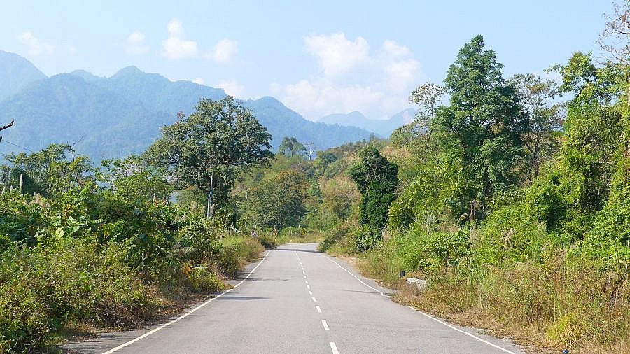 Bergurwald zwischen Roing und Pasighat - Indien-Nordosten-Landschaft