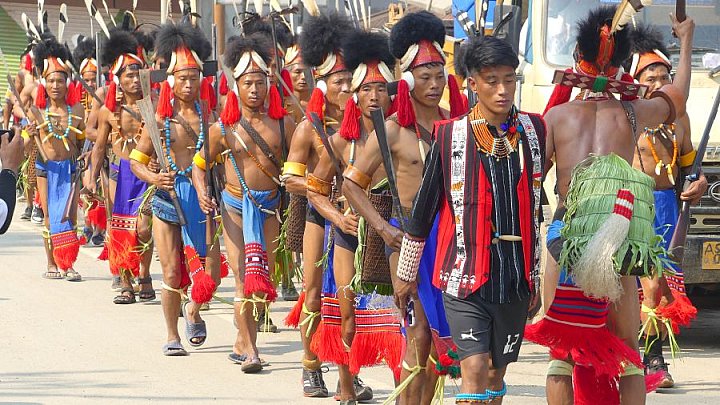 Wancho-Krieger auf dem Oriah-Fest - Indien - Nordosten - Land und Leute