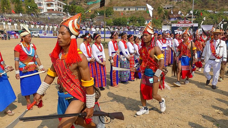 Weitere Wangcho-Krieger auf dem Oriah-Fest - Indien - Nordosten - Land und Leute