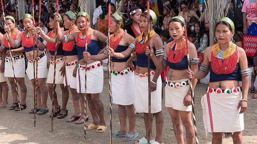 Wangcho-Taenzeerinnen - Indien - Nordosten - Land und Leute