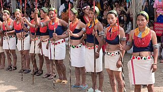 Wangcho-Taenzeerinnen - Indien - Nordosten - Land und Leute