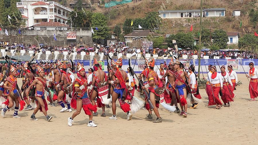 Wangcho-T&auml;nzer auf dem Oriah-Fest - Indien - Nordosten - Land und Leute