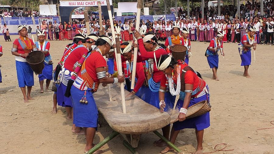Wangcho-Frauen beim Erntetanz - Indien - Nordosten - Land und Leute