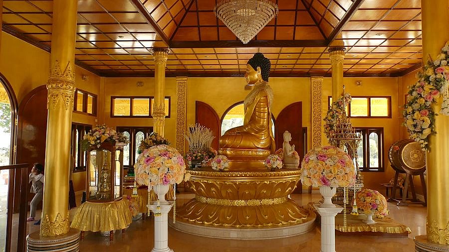 Andachtsraum in der Goldenen Pagode - Indien - Nordosten - Sehensw&uuml;rdigkeiten