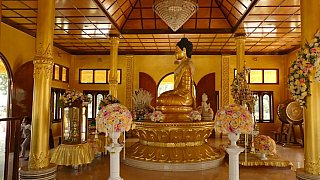 Andachtsraum in der Goldenen Pagode - Indien - Nordosten - Sehensw&uuml;rdigkeiten
