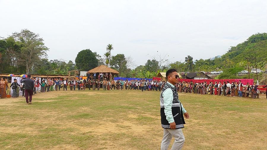 Tanz auf dem Reh-Fest in Roing - Indien - Nordosten - Land und Leute