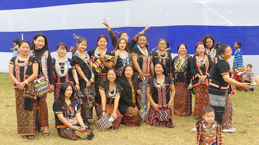 Gruppenfoto auf dem Reh-Fest in Roing - Indien - Nordosten - Land und Leute