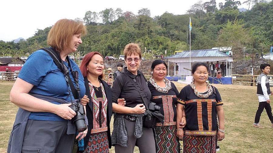 Gruppenfoto in Roing auf dem Reh-Fest - Indien - Nordosten - Land und Leute
