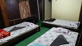 Bungalow im Banashree Eco Camp
 - Indien - Assam - Essen und Schlafen