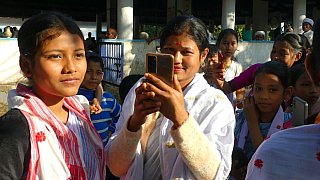 Die Inder sind total verr&uuml;ckt nach Selfies - Indien - Assam - Land und Leute