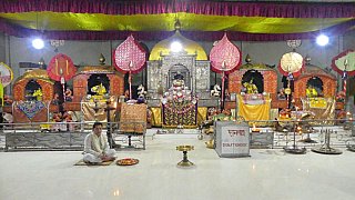 Tempel im Auniati Kloster - Indien - Assam - Land und Leute