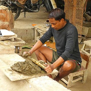 Maskenherstellung auf Majuli - Indien - Assam - Land und Leute