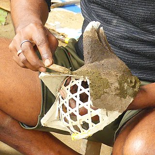 Maskenherstellung auf Majuli - Indien - Assam - Land und Leute
