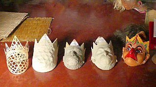 Fertigungsschritte der Masken auf Majuli - Indien - Assam - Land und Leute