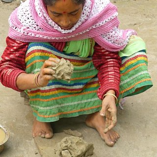 Lehm f&uuml;r die T&ouml;pferware - Indien - Assam - Land und Leute