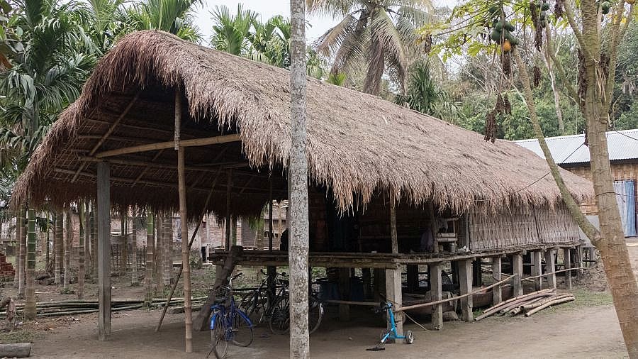 Traditionelles Haus auf Majuli Island - Indien - Assam - Land und Leute