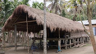Traditionelles Haus auf Majuli Island - Indien - Assam - Land und Leute