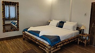 Zimmer im Enchanting Majuli Hotel - Indien - Assam - Essen und Schlafen