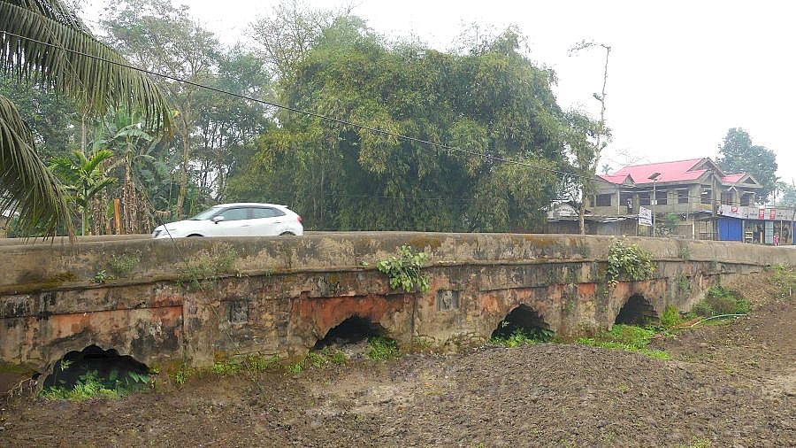 Namdang Steinbr&uuml;cke in Assam - Indien - Nordosten - Sehensw&uuml;rdigkeiten