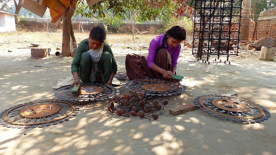 Metallkunstwerk "Sonne" aus Kumharpara  - Chhattisgarh: Land-und-Leute
