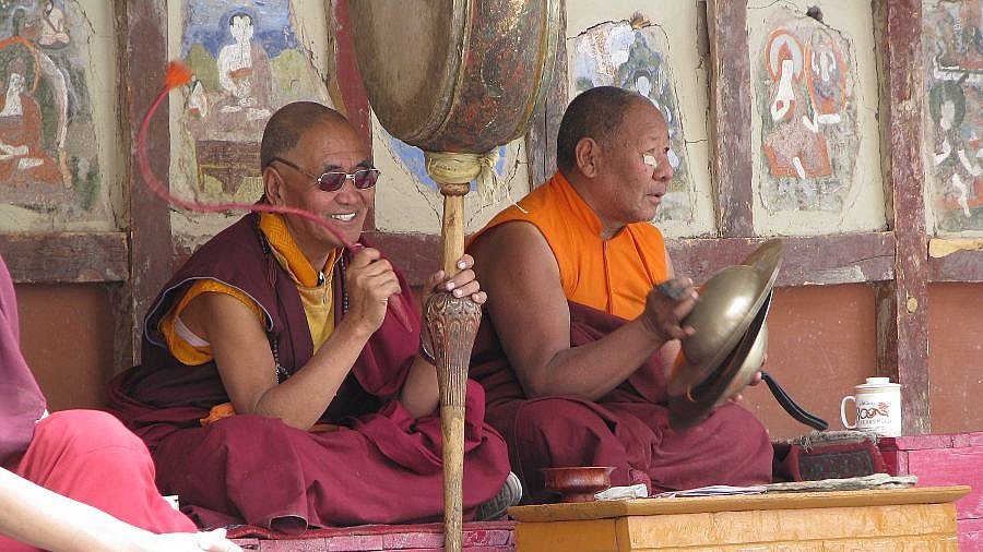Trommel und Zimbel in Hemis - Ladakh: Land-und-Leute
