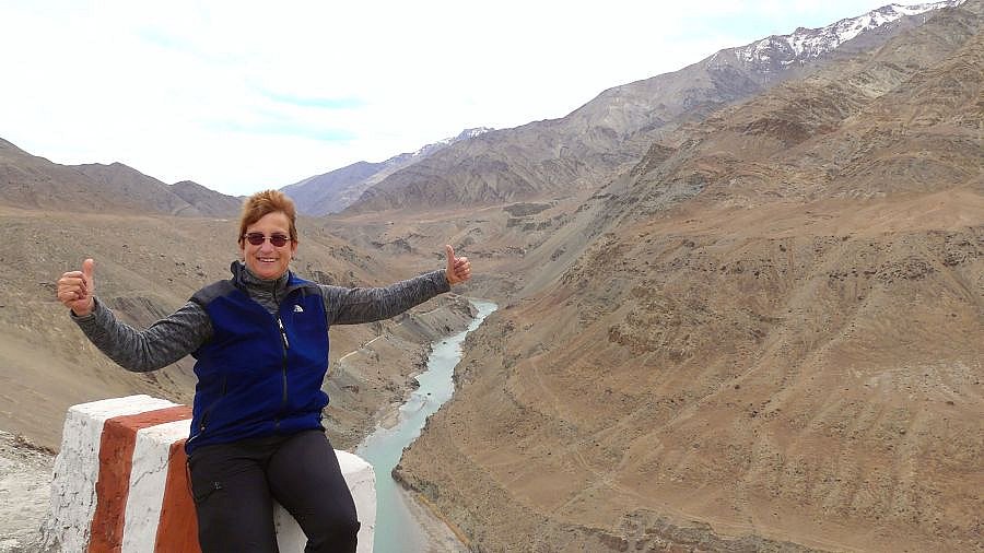 Blick in die tiefe Schlucht des Indus River - Ladakh: Landschaft