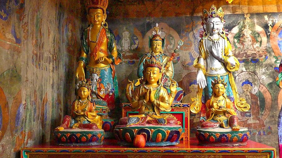 Buddha-Statuen im Timosgang Kloster - Ladakh: Sehensw&uuml;rdigkeiten