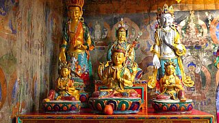 Buddha-Statuen im Timosgang Kloster - Ladakh: Sehensw&uuml;rdigkeiten