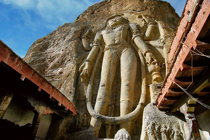 Steinrelief des Maitreya Buddha - Ladakh: Sehensw&uuml;rdigkeiten