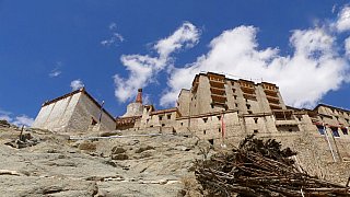 Leh Palace mit seinen Festungsmauern - Ladakh: Sehensw&uuml;rdigkeiten
