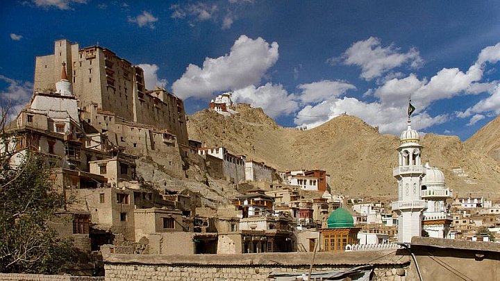 Namgyal Tsemo Kloster hoch &uuml;ber dem Leh Palace - Ladakh: Sehensw&uuml;rdigkeiten