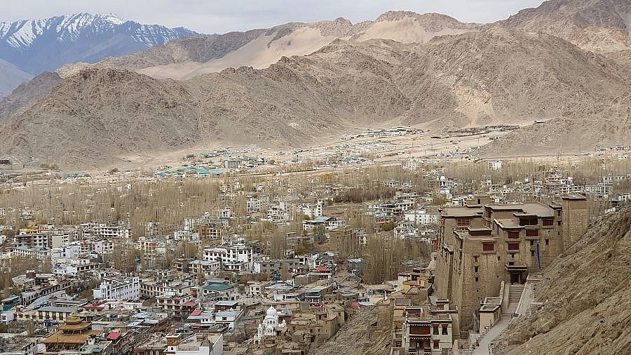 Blick &uuml;ber das Leh-Tal und den Leh-Palast - Ladakh: Landschaft