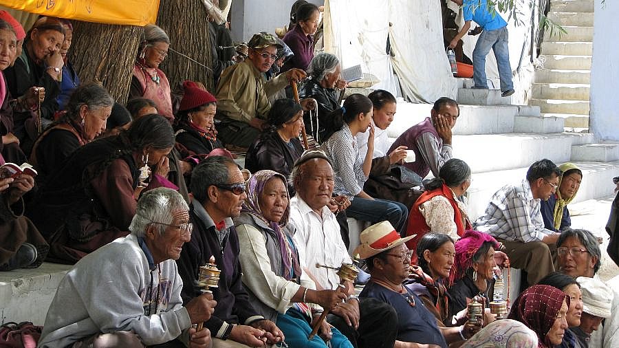 Gebets-Zeremonie im Soma Kloster - Ladakh: Land-und-Leute