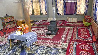 Aufenthaltsraum im Homestay in Markha - Ladakh: Essen & Schlafen