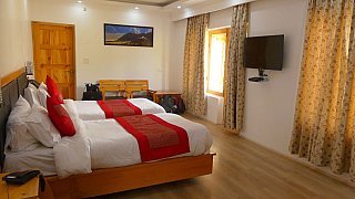Doppelzimmer im Alchi Zimskhang Hotel - Ladakh: Essen & Schlafen