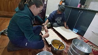 Momos f&uuml;r das Abendessen - Ladakh: Essen & Schlafen