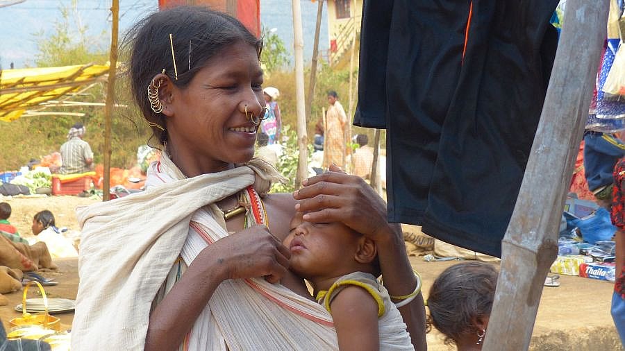 Dongria Kondh-Frau mit ihrem Baby - Chhattisgarh: Land-und-Leute
