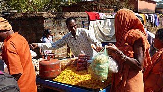 Stand mit indischen Leckereien - Chhattisgarh: Land-und-Leute