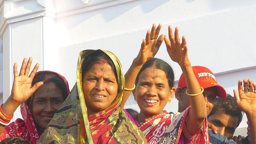 Pilgerinnen im Joranda Kloster - Chhattisgarh: Land-und-Leute