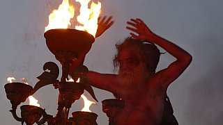 Andacht am heiligen Feuer f&uuml;r Frieden und Harmonie im Universum - Chhattisgarh: Land-und-Leute