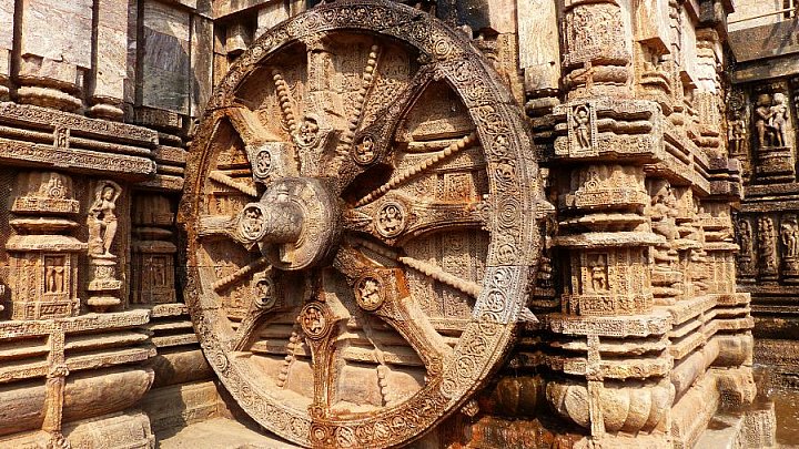 Wagenrad des Sonnentempels in Konark - Chhattisgarh: Sehensw&uuml;rdigkeiten