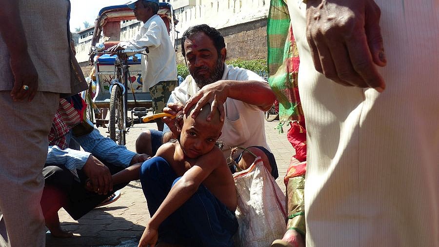 Barbier am Jaganath Tempel - Chhattisgarh: Land-und-Leute