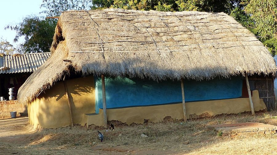 Haus im Stammesdorf Bahirpada in Odisha - Chhattisgarh: Land-und-Leute