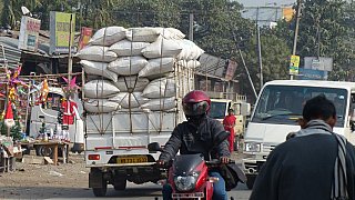 Verkehr auf Indiens Stra&szlig;en - Streetlife in Indien