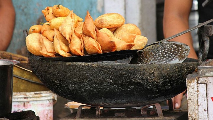 Indische Samosas - West-Bengalen: Essen & Schlafen