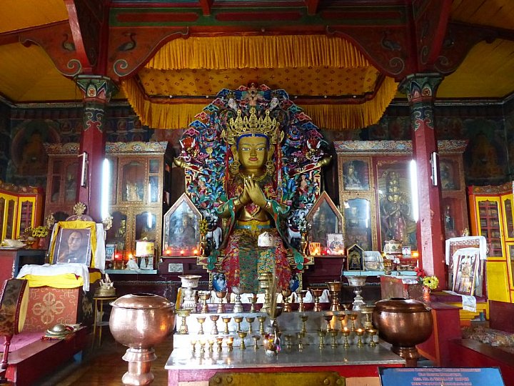 Meitreya-Buddha im Yiga Choeling Kloster in Ghoom - West-Bengalen: Sehensw&uuml;rdigkeiten