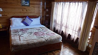 Zimmer im Dekeling Hotel in Darjeeling - West-Bengalen: Essen & Schlafen