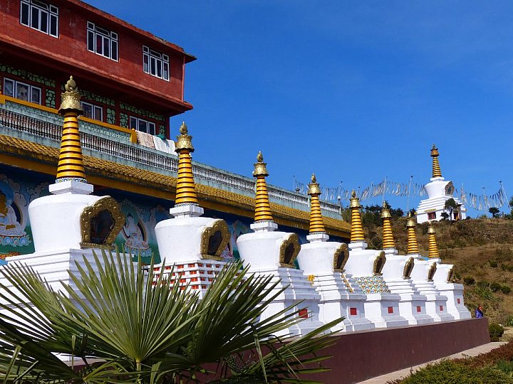 Chorten und Gebetsfahnen - West-Bengalen: Sehensw&uuml;rdigkeiten